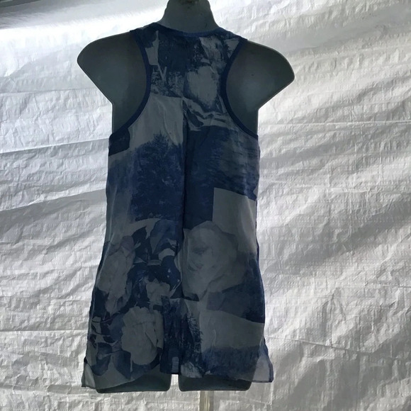 * Top without tags size medium. (Box AA ) - Picture 2 of 2